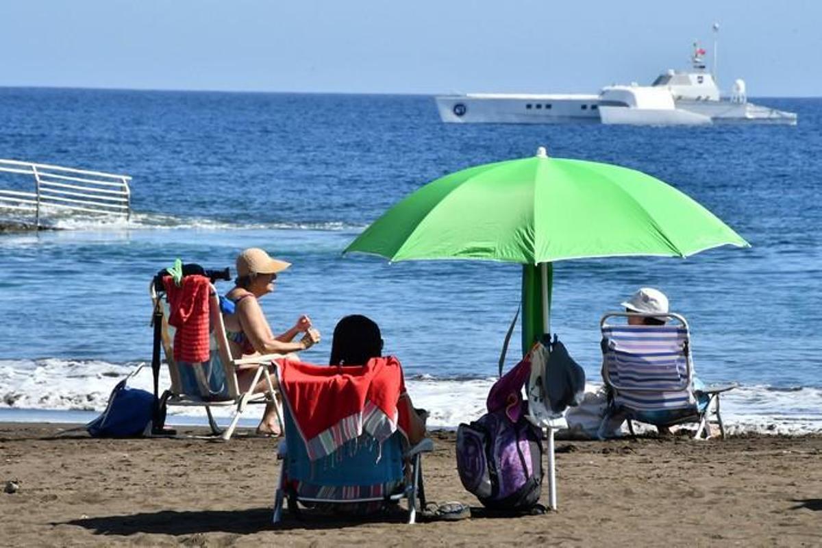 30/10/2019 TELDE.   Calor en Octubre en la playa de Melenara.   Fotógrafa: YAIZA SOCORRO.  | 30/10/2019 | Fotógrafo: Yaiza Socorro