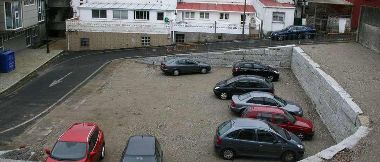 Una vista del estado actual del aparcamiento de la rúa Tras do Concello, en Forcarei. // Bernabé / Adrián Rei