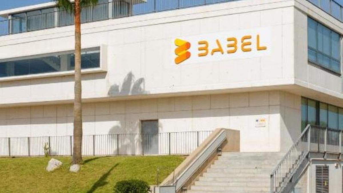 Ofician de Babel en Málaga.
