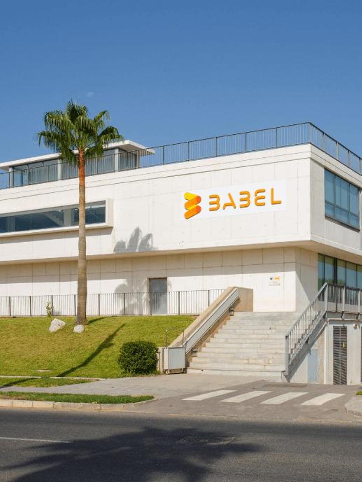 Ofician de Babel en Málaga.