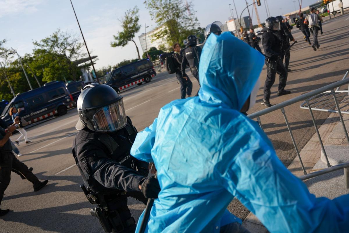 La feria inmobiliaria The District de Barcelona abre entre protestas de activistas