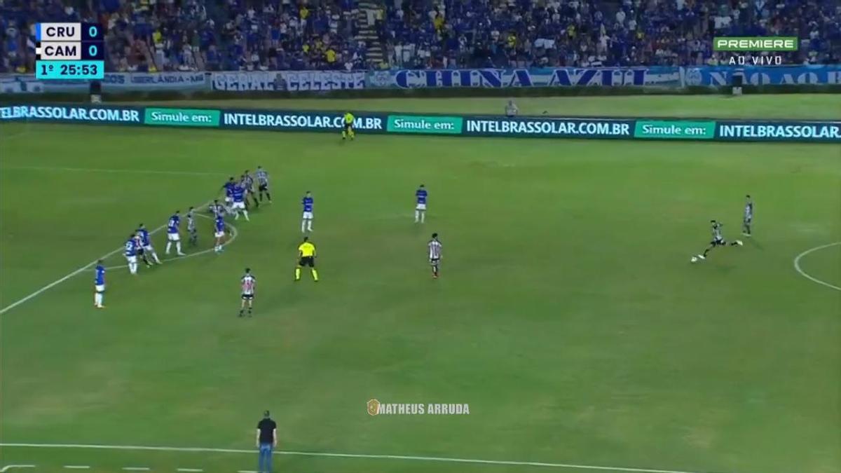 Por cosas como esta lo llaman 'El increíble Hulk'... ¡Qué golazo desde cerca de medio campo!