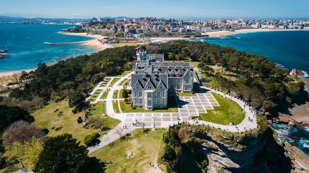 Uno de los palacios más bonitos del mundo está en la costa de Cantábria