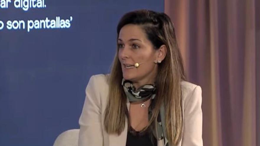 María Dotor: &quot;¿Qué sociedad estamos construyendo para que los jóvenes se sientan tan solos y busquen ese apoyo en las pantallas?&quot;