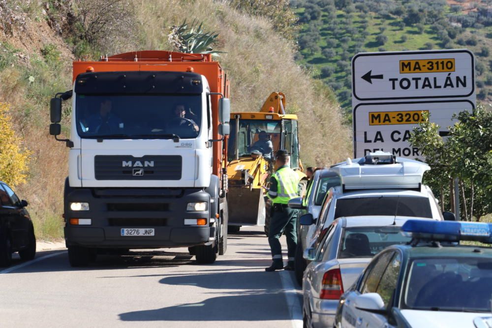 Continúan las labores de rescate este lunes en Totalán