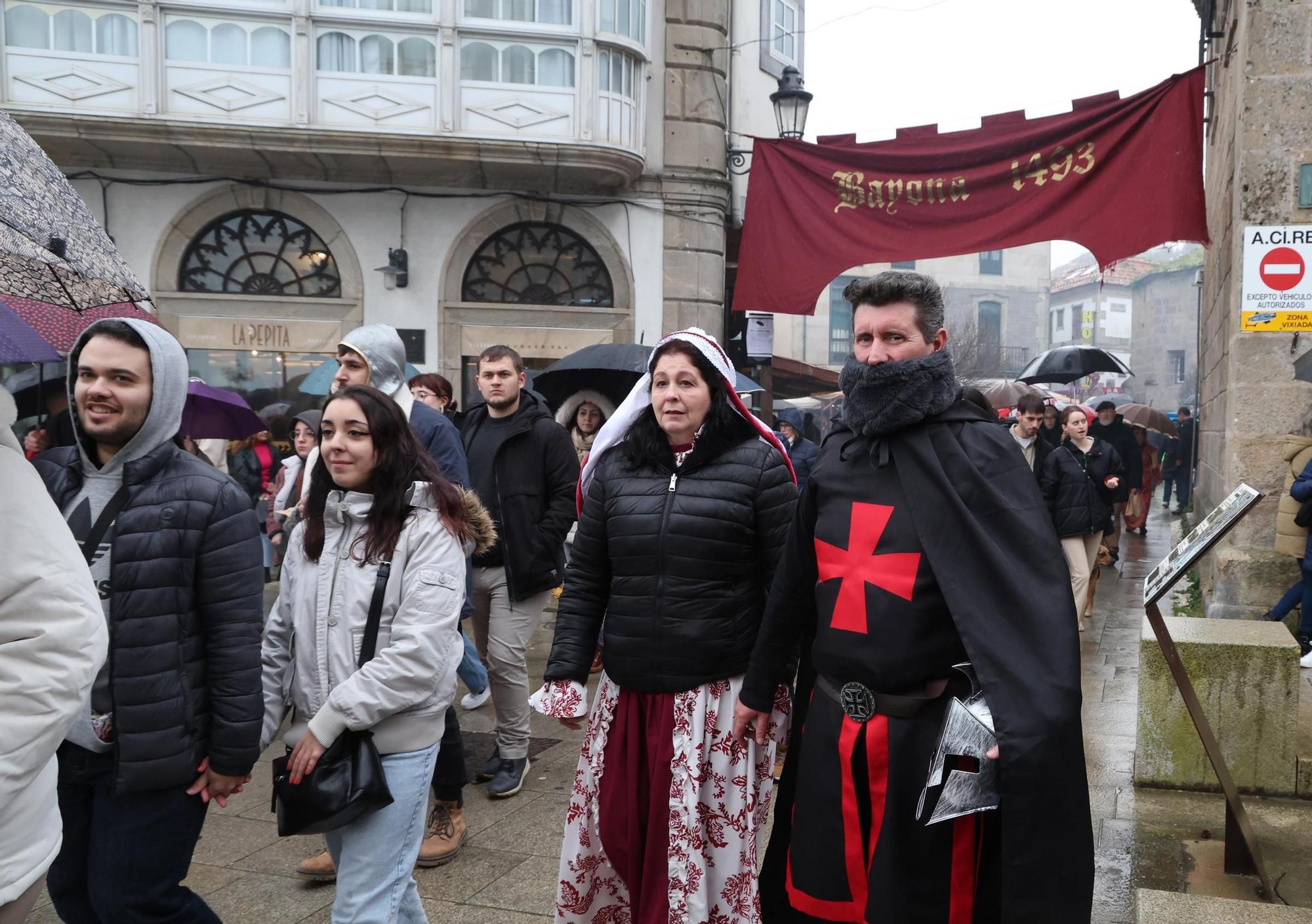 Viaje al pasado desde Baiona: la Arribada triunfa a pesar de la lluvia