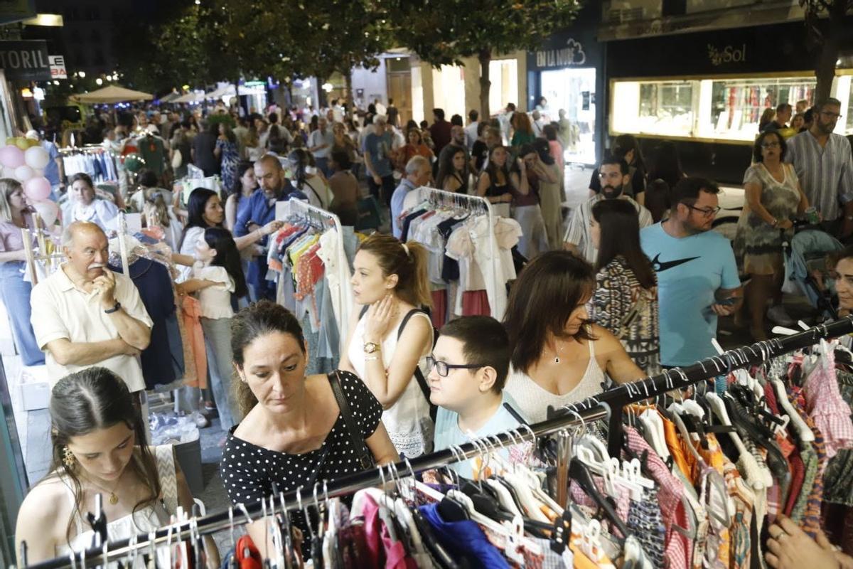 Público, en la Shopping Night, este viernes, en Córdoba.