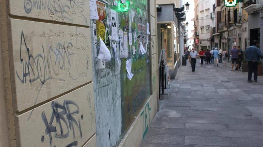 El comercio cacereño respalda el plan contra las pintadas y reclama más concienciación