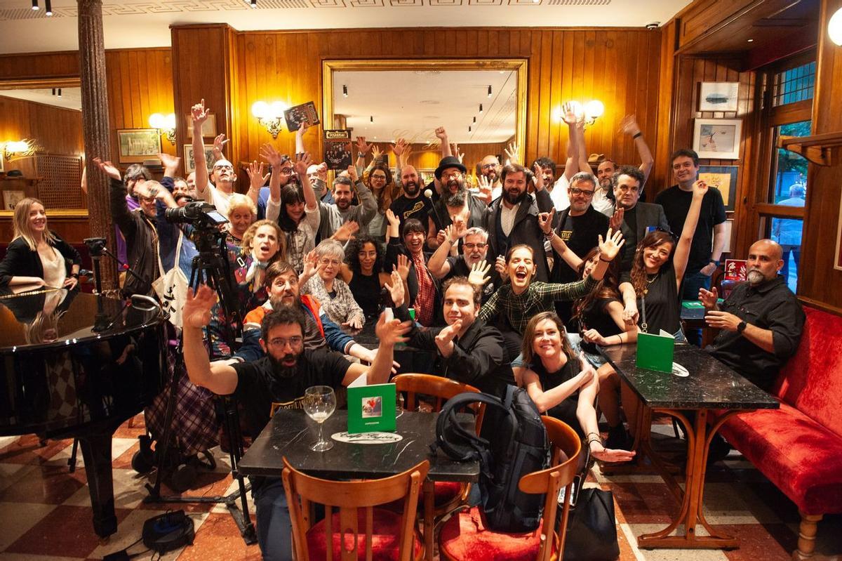 Un instante de la presentación de 'Posturismos' en el Café Gijón de Madrid.