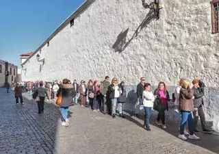 Colas para ver a 'La Siervita'