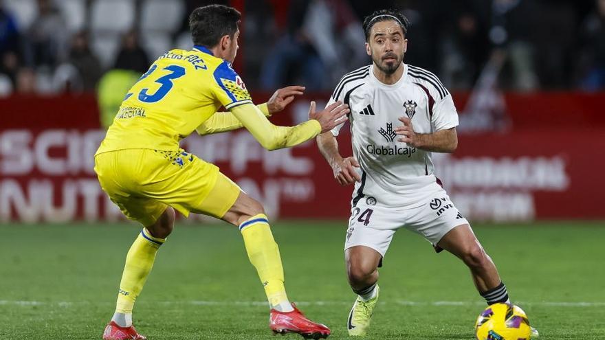 Resumen, goles y highlights del Albacete 3-0 Cádiz de la jornada 29 de LaLiga Hypermotion