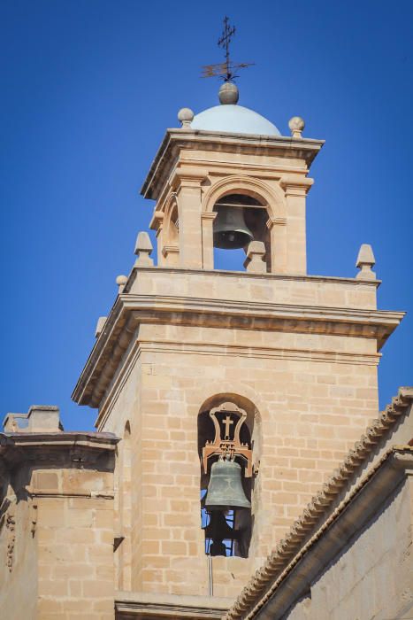 Imágenes de los campanarios de Santiago el Mayor, Catedral y Nuestra Señora de Monserrate en Orihuela y San Martín de Callosa. El Consell ha protegido como BIC sus campanas góticas.