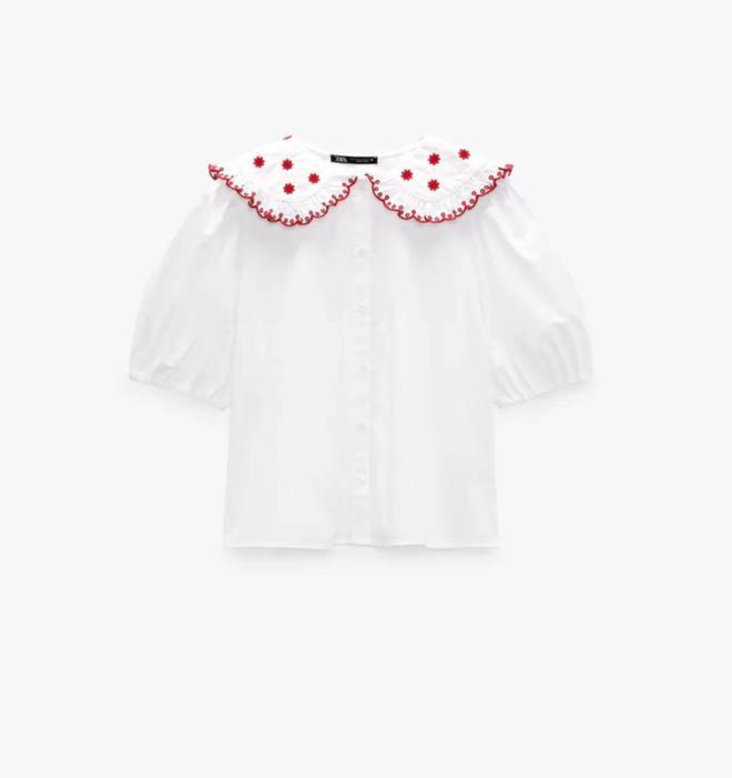 Blusa blanca con cuello bobo en tonos rojos de Zara