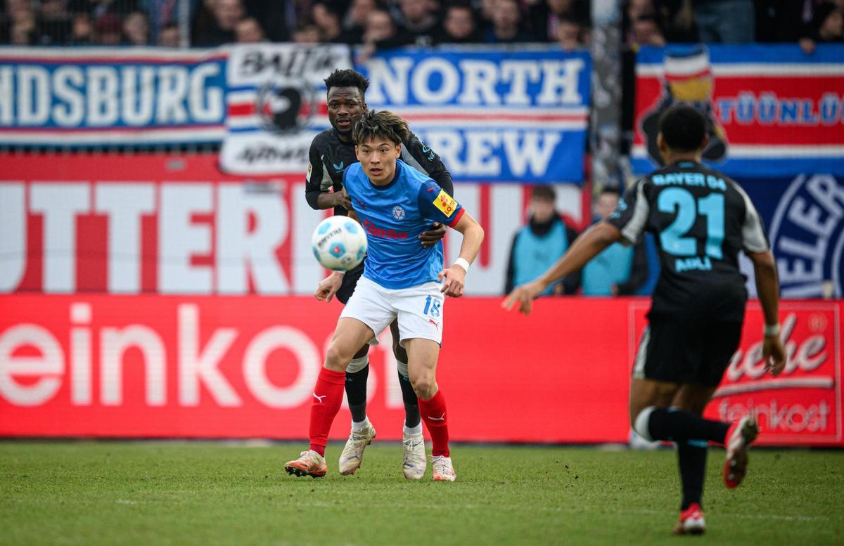 El Leverkusen se impuso 0-2