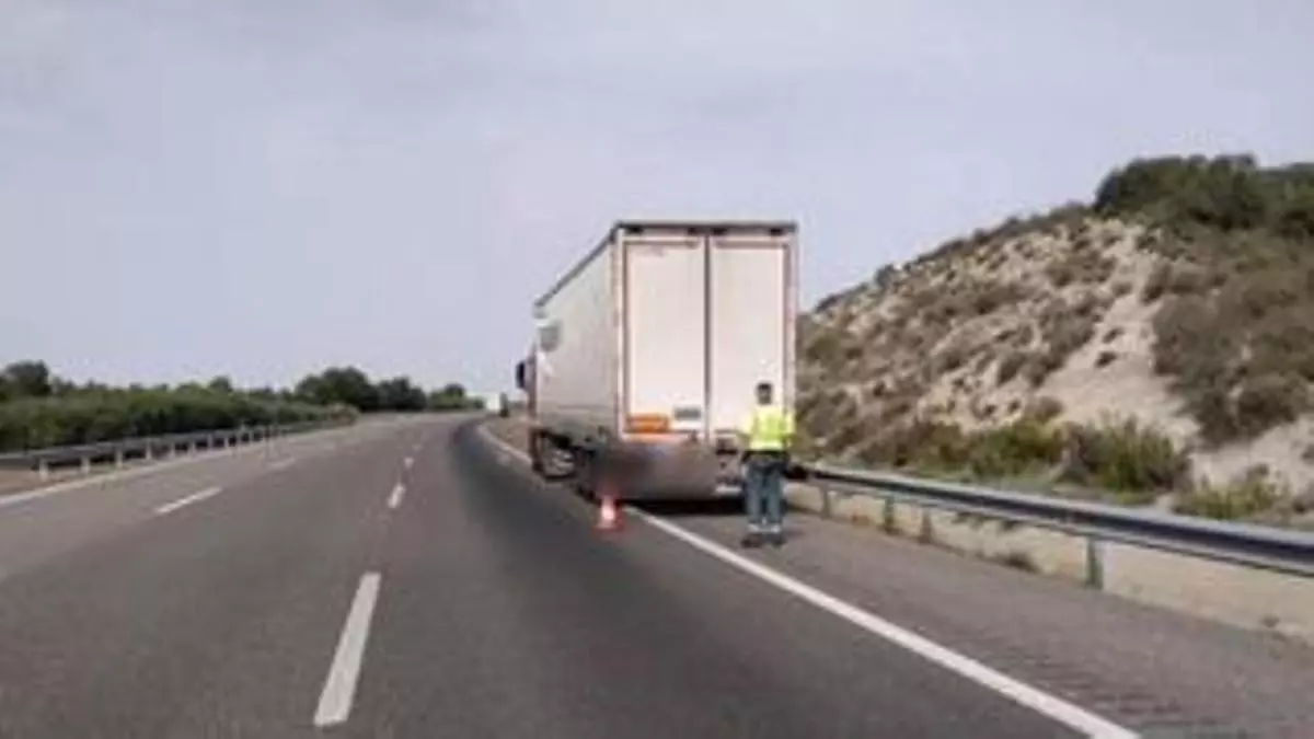 Un camionero multiplica por diez la tasa de alcoholemia al circular por la AP-2 en Peñalba (Huesca)