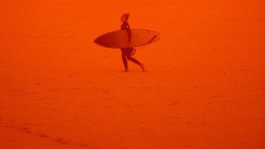 Sídney amanece bajo una espectacular nube roja tras una tormenta de arena