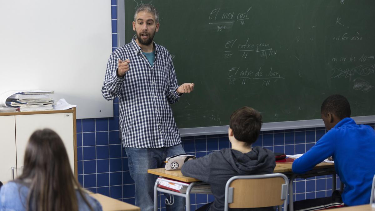 Victor Gomez profesor de valenciá, reportaje sobre los problemas de muchos profesores con la Lomloe