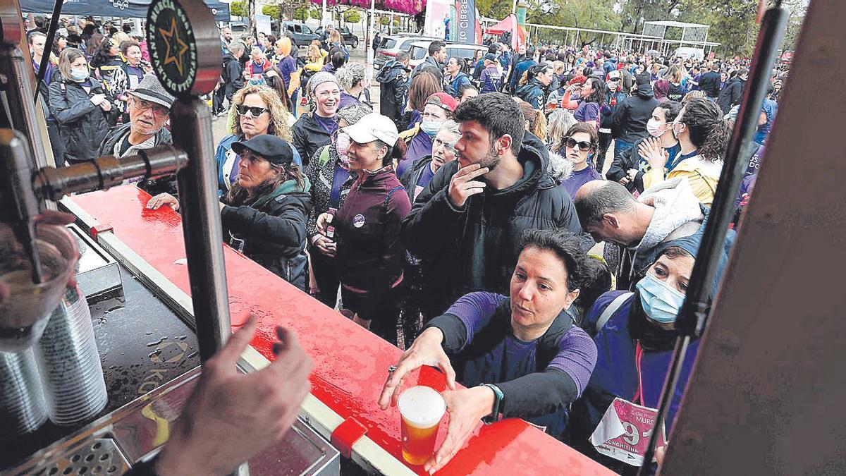 Stand de Estrella de Levante, colaborador de la VII Carrera de la Mujer.