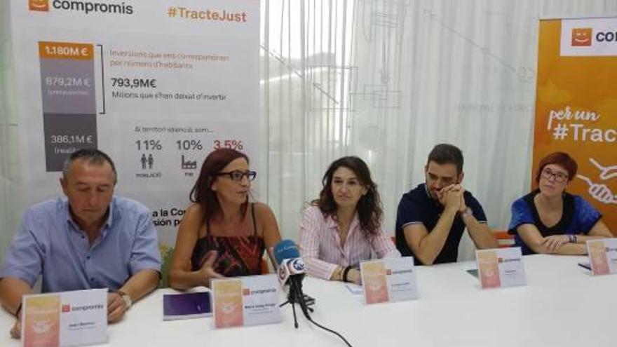 Representantes de Compromís en la presentación de la campaña, ayer.