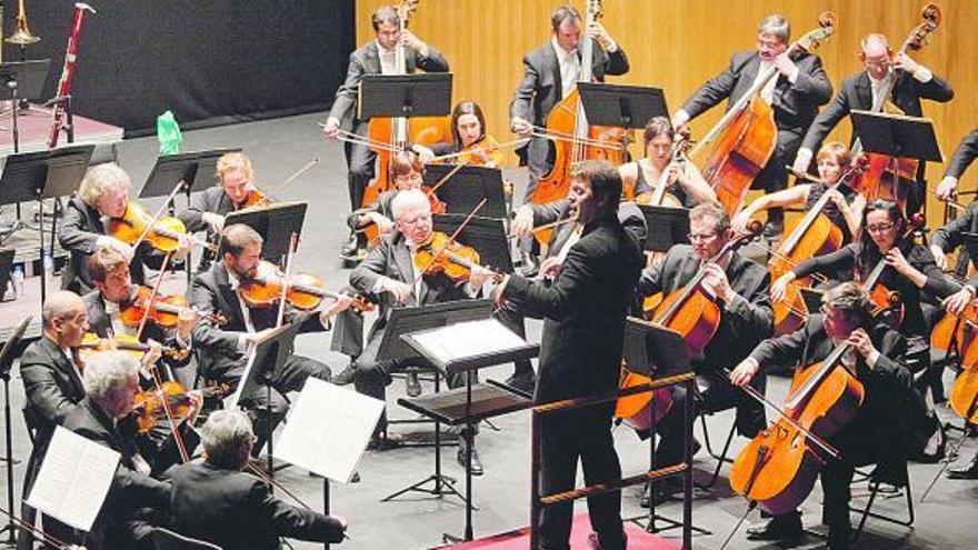 La Orquesta Sinfónica del Principado llena  el Jovellanos con Dvorak y Schumann