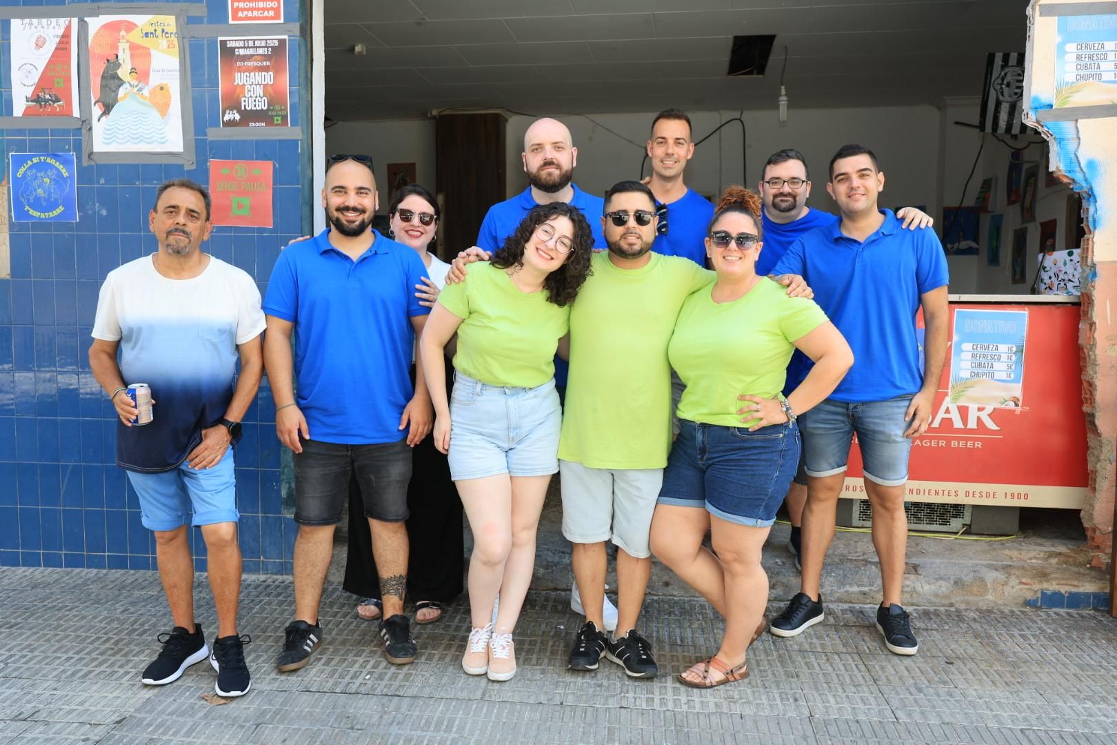 Las collas llenan de color las calles del Grau por Sant Pere