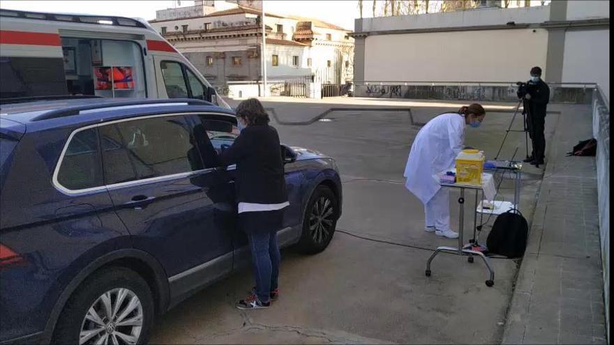 Salut utiliza l'aparcament del Garrigal de Figueres per a vacunar persones dependents