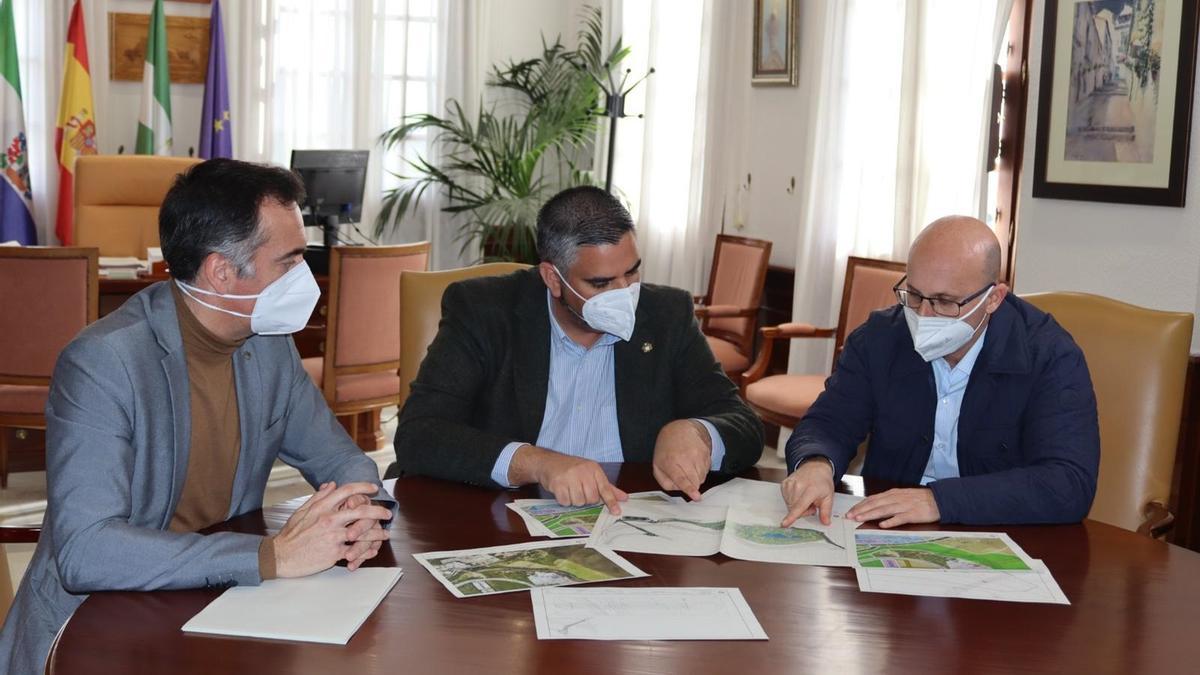 Andrés Ruiz, Josele González y José Carlos Martín repasan el proyecto del Gran Parque de la Costa del Sol.