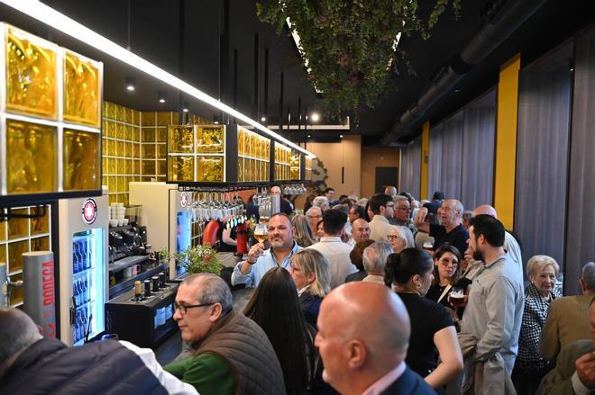 Fotogalería | Más de 150 invitados dan la bienvenida al nuevo local gastronómico con el sello de Javier Cardenal