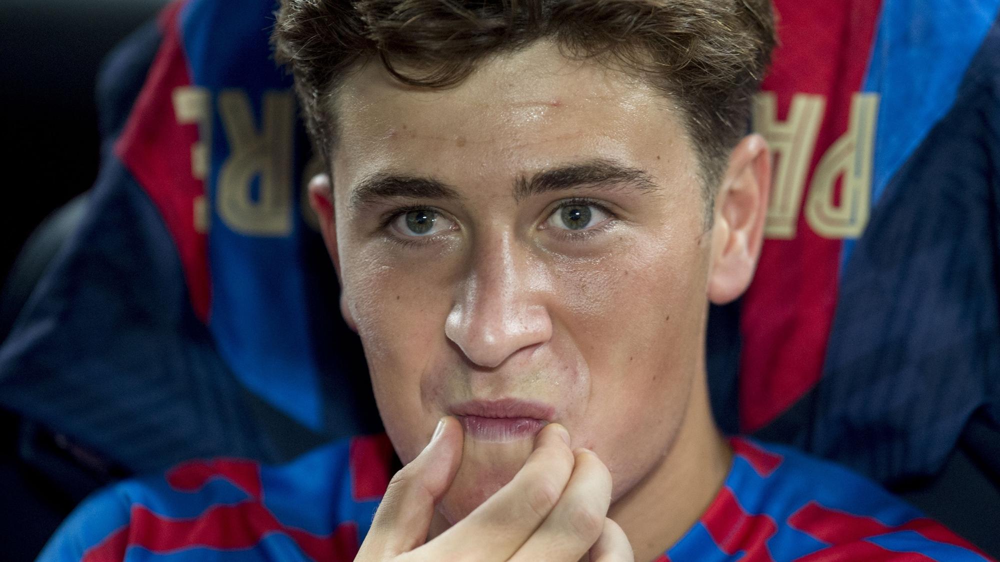 Barcelona 07.09.2022. Deportes. Pablo Torre en el banquillo durante el partido de la fase de grupos de la liga de campeones entre el FC Barcelona y el Viktoria Pilsen en el Camp Nou. Fotografía de Jordi Cotrina