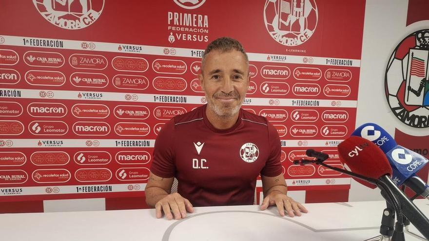 Óscar Cano, entrenador del Zamora CF: "El equipo está con una mezcla de alegría y exigencia"