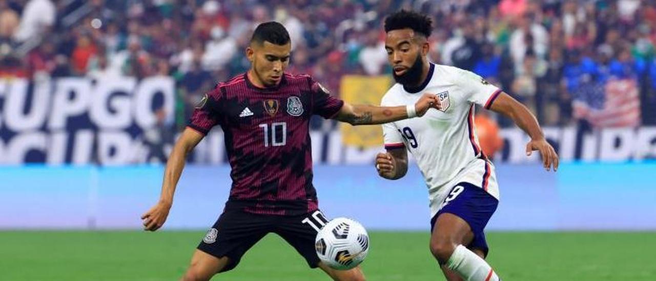 Orbelín Pineda, durante un partido con la selección mexicana.