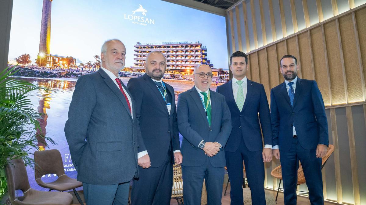 De izquierda a derecha, Santiago de Armas, Carlos Álamo, Antonio Morales, Francisco López y José Armas en la feria de turismo de Londres.