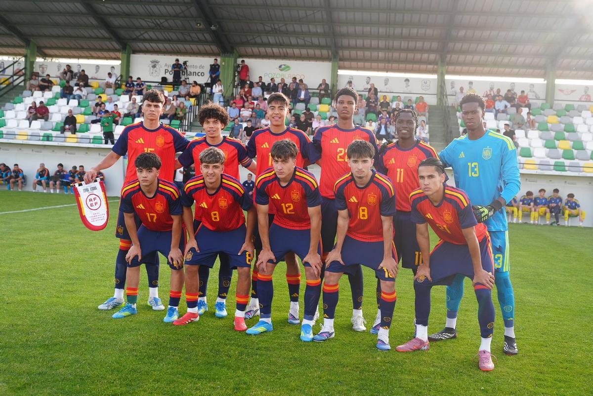 Once inicial de España Sub-17 en su amistoso ante Ucrania Sub-17 en el Nuestra Señora de Luna.