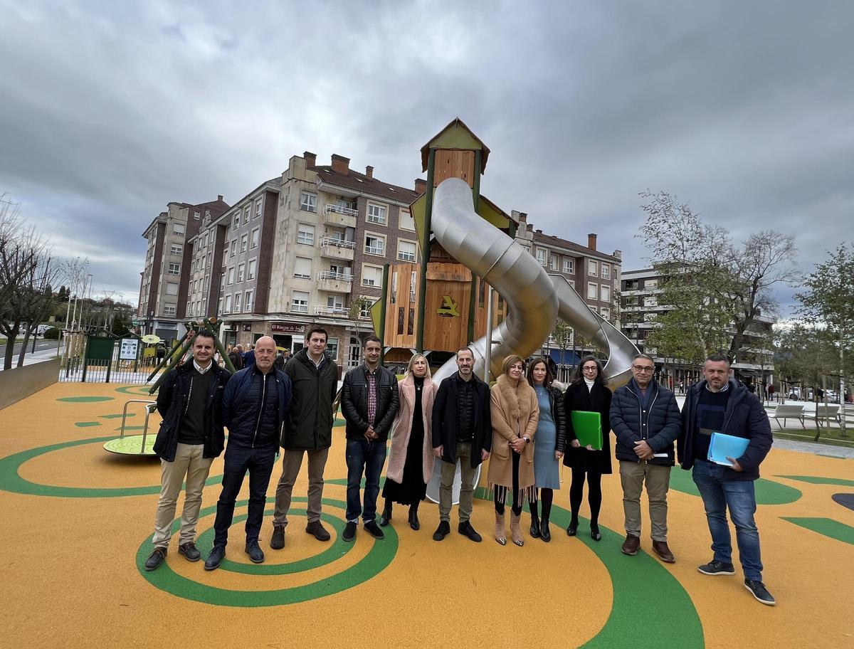 Por la izquierda, José Ramón Álvarez, Josué Velasco, Juan Freije, Javier Rodríguez, Susana Madera, Ángel García, Teresa Álvarez, María José Fernández, Pergentino Martínez y Daniel Amores.