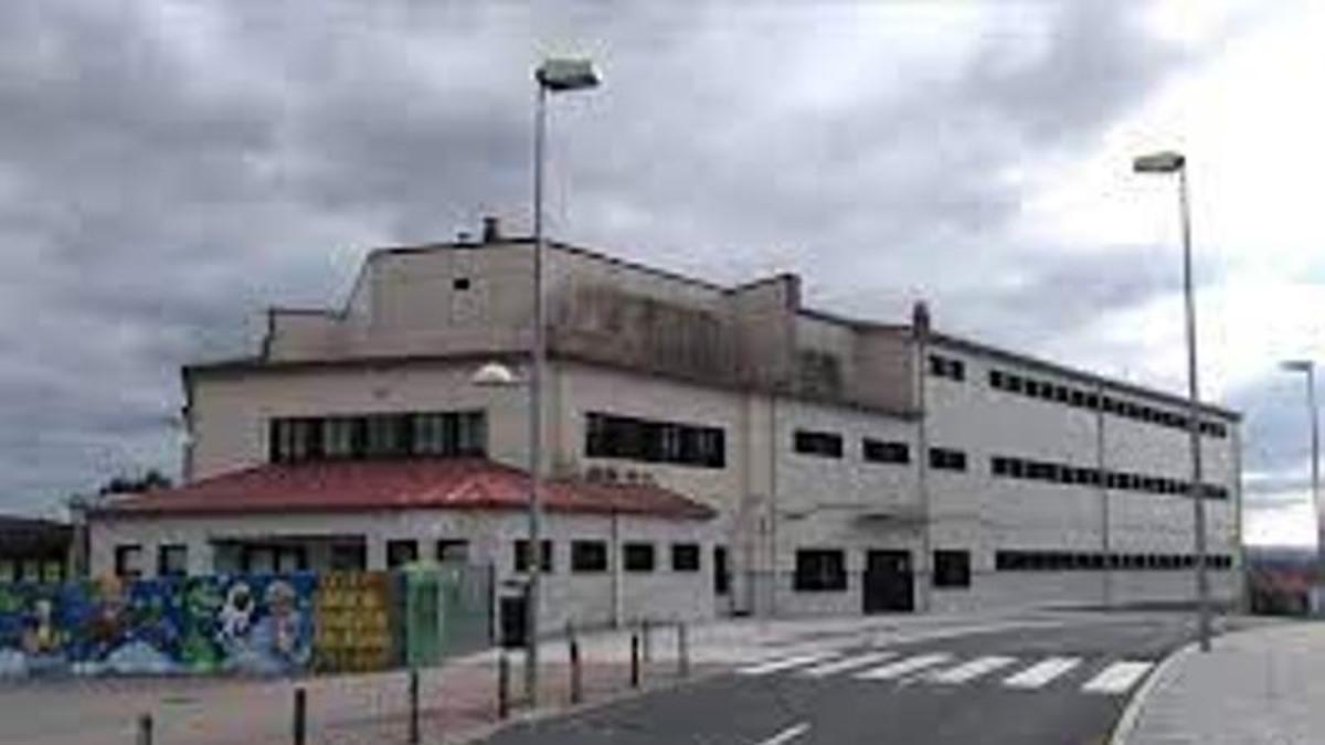 Parte del edificio del CEIP Cardeal Quiroga Palacios de Santiago.