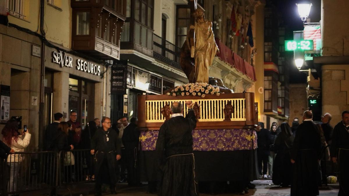 ÚLTIMA HORA | Jesús Nazareno llegará hasta las Tres Cruces, pero acorta su recorrido de vuelta