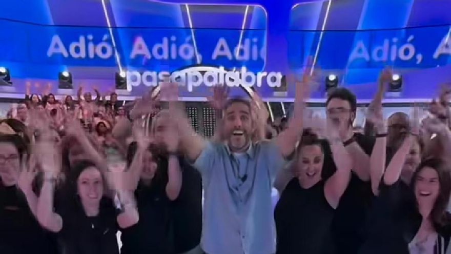 Roberto Leal y el resto del equipo de Pasapalabra, en el vídeo de despedida