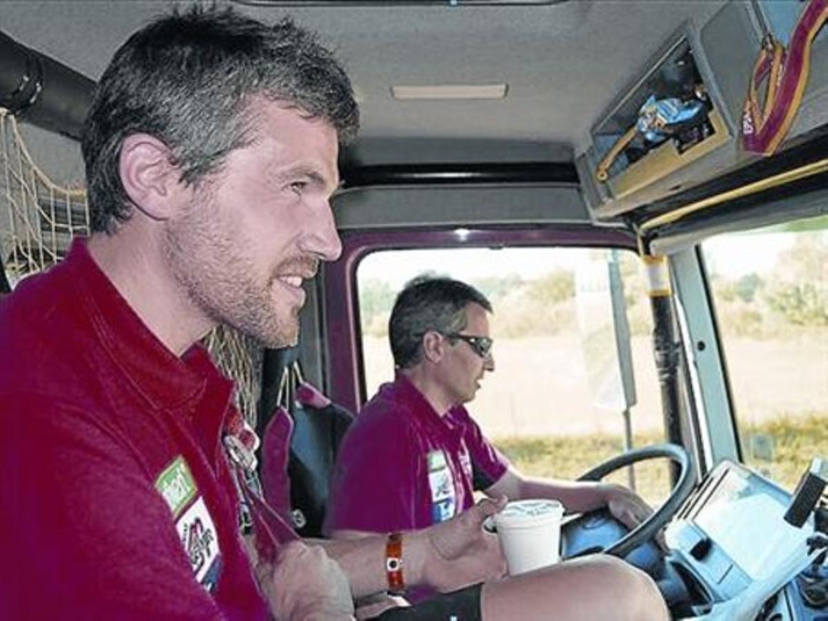 Bañeres, a l’esquerra, i Mora, al volant en l’últim Dakar. Bañeres, a l’esquerra, i Mora, al volant en l’últim Dakar.