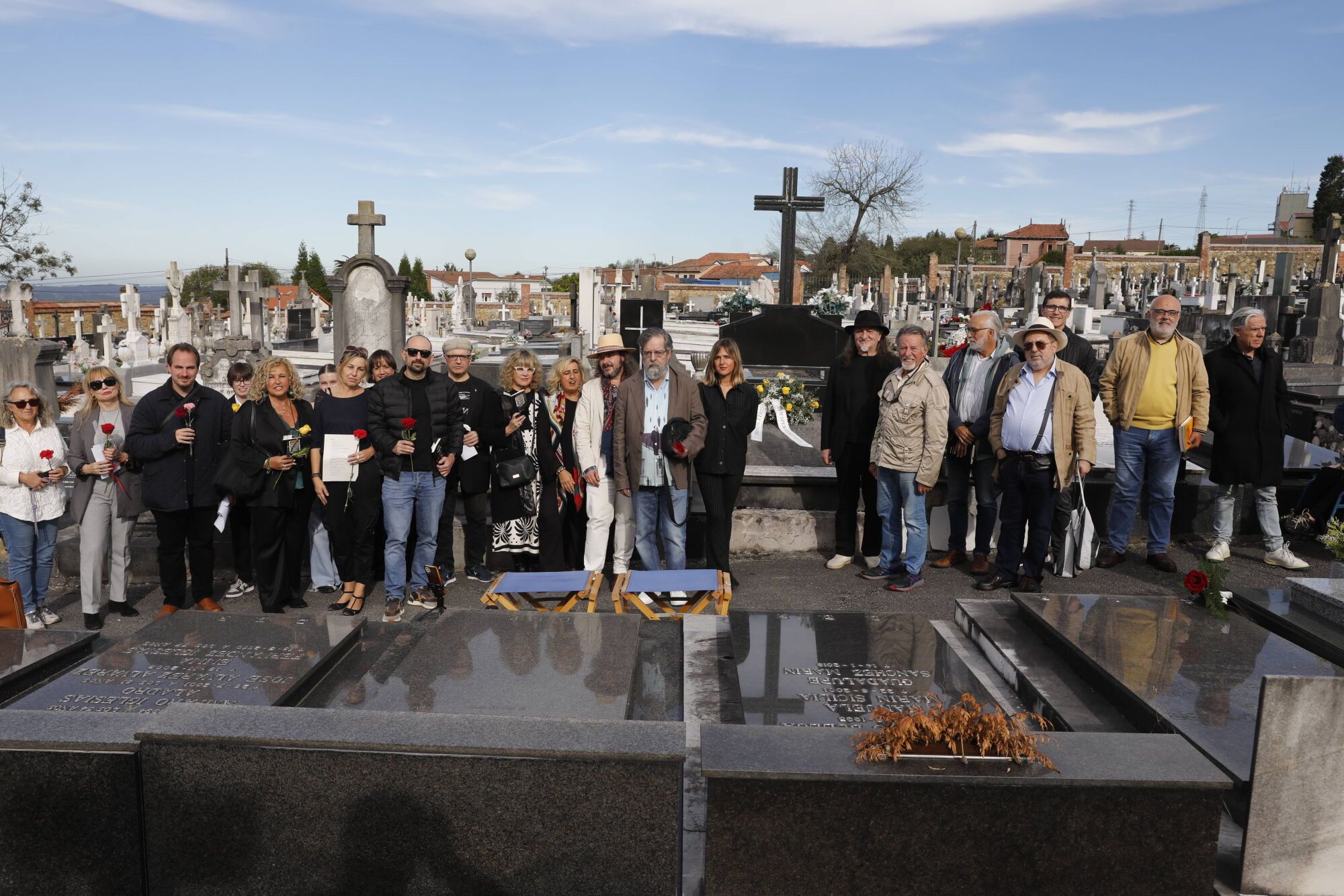 Versos con flores para Ángel González