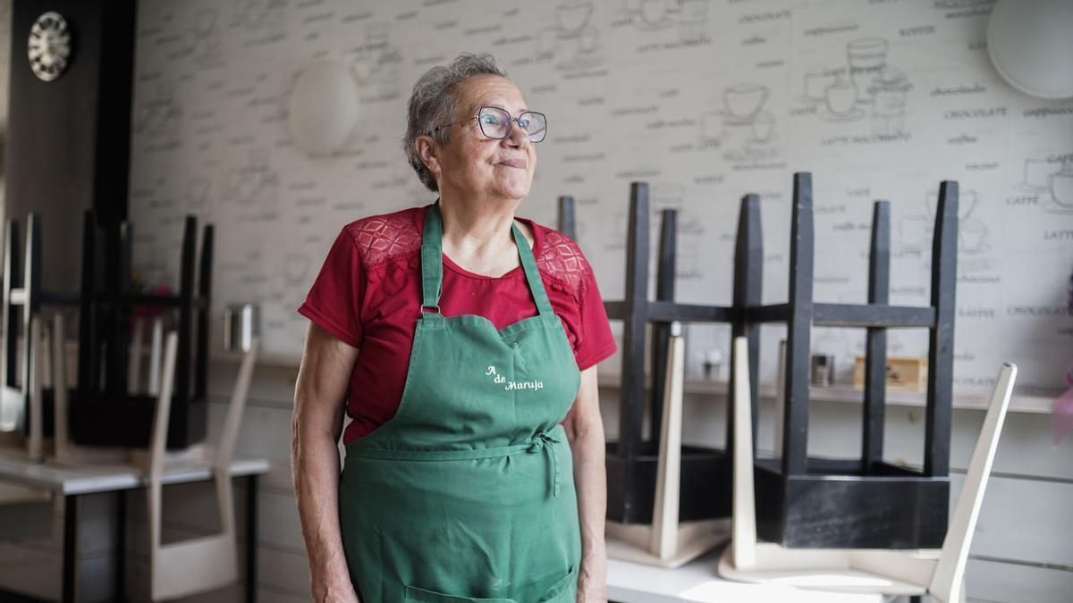 Maruja Taboada, en su restaurante, que permanece cerrado por la avería en la red de agua.
