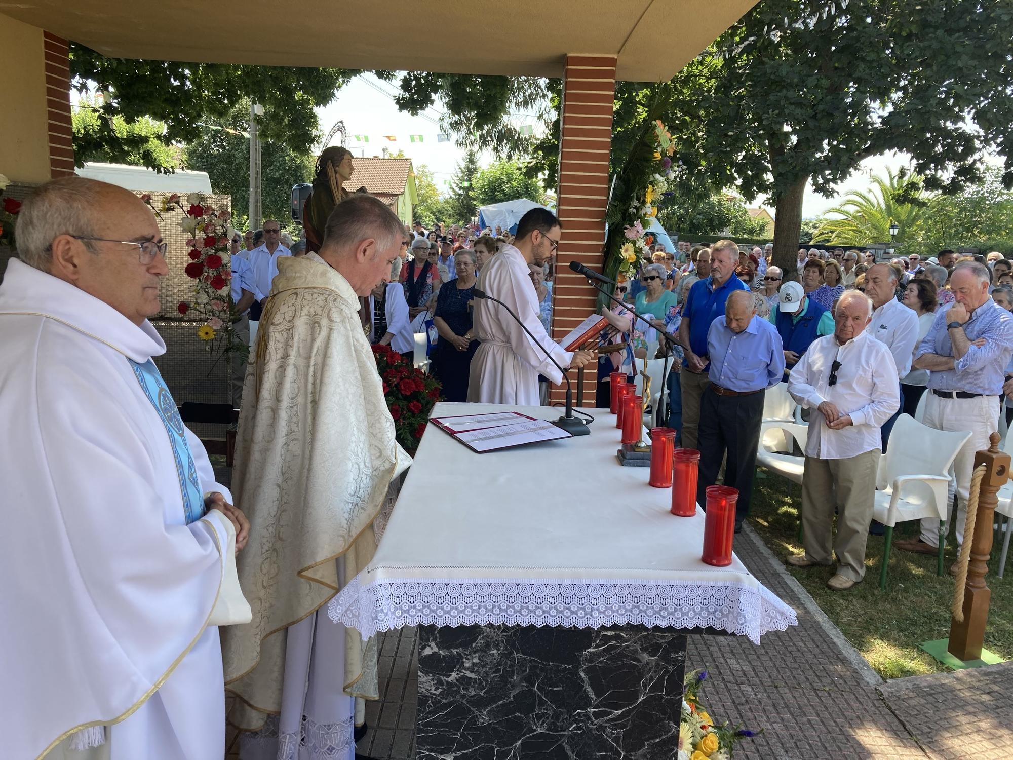 El Carbayu celebra su misa y su tradicional procesión que concluye con sorpresa: se presenta el nuevo himno en honor de Nuestra Señora del Buen Suceso