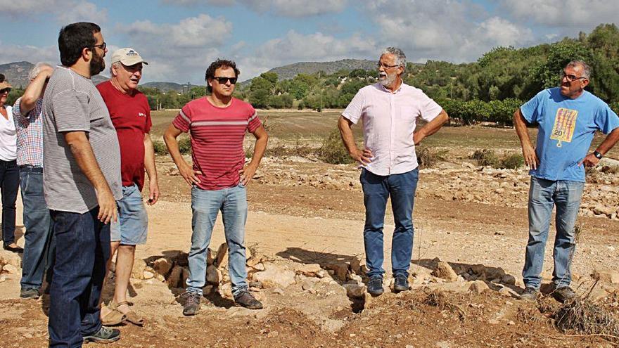 El conseller Vidal visitó los daños a la agricultura y los torrentes de Sant Llorenç el sábado.