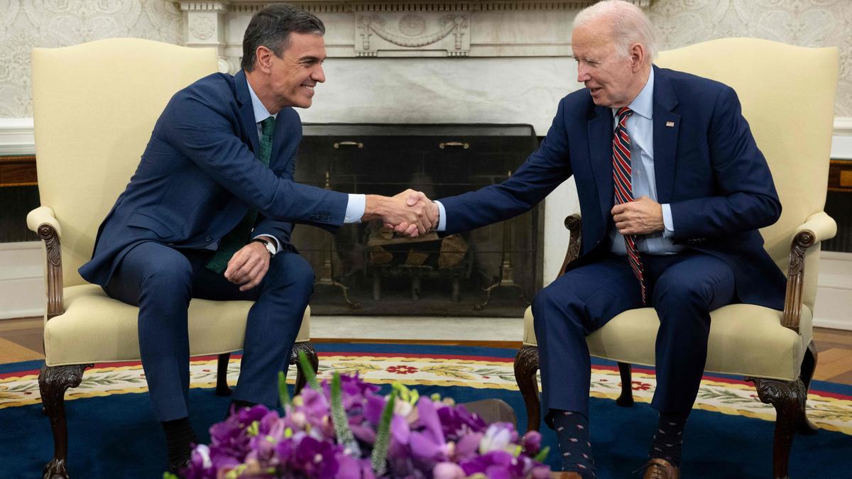 Pedro Sánchez y Joe Biden, en el despacho oval de la Casa Blanca, el 12 de mayo de 2023