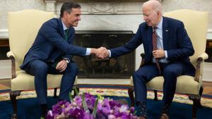 Pedro Sánchez y Joe Biden, en el despacho oval de la Casa Blanca