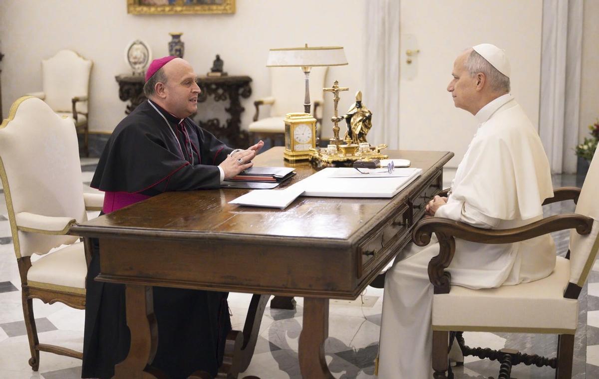 Monseñor Prieto presentó al papa León XIV la programación del Año Santo Compostelano 2027