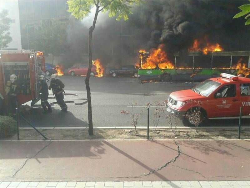 Fotos de los lectores del incendio del autobús