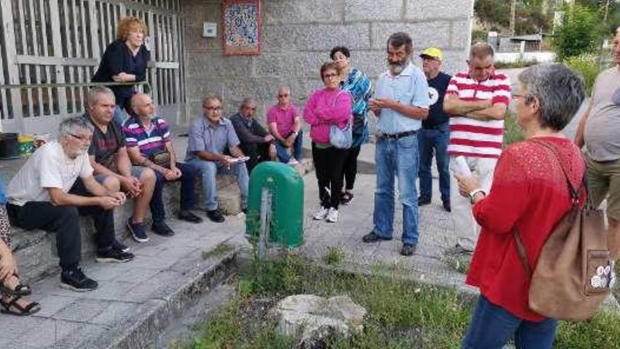 Asamblea vecinal por los montes, a finales de julio. // S. Álvarez