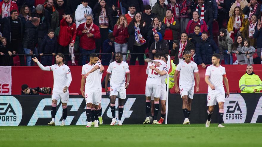 El Sevilla FC se marcha 2-1 al descanso tras un penalti por manos de Sergio Ramos