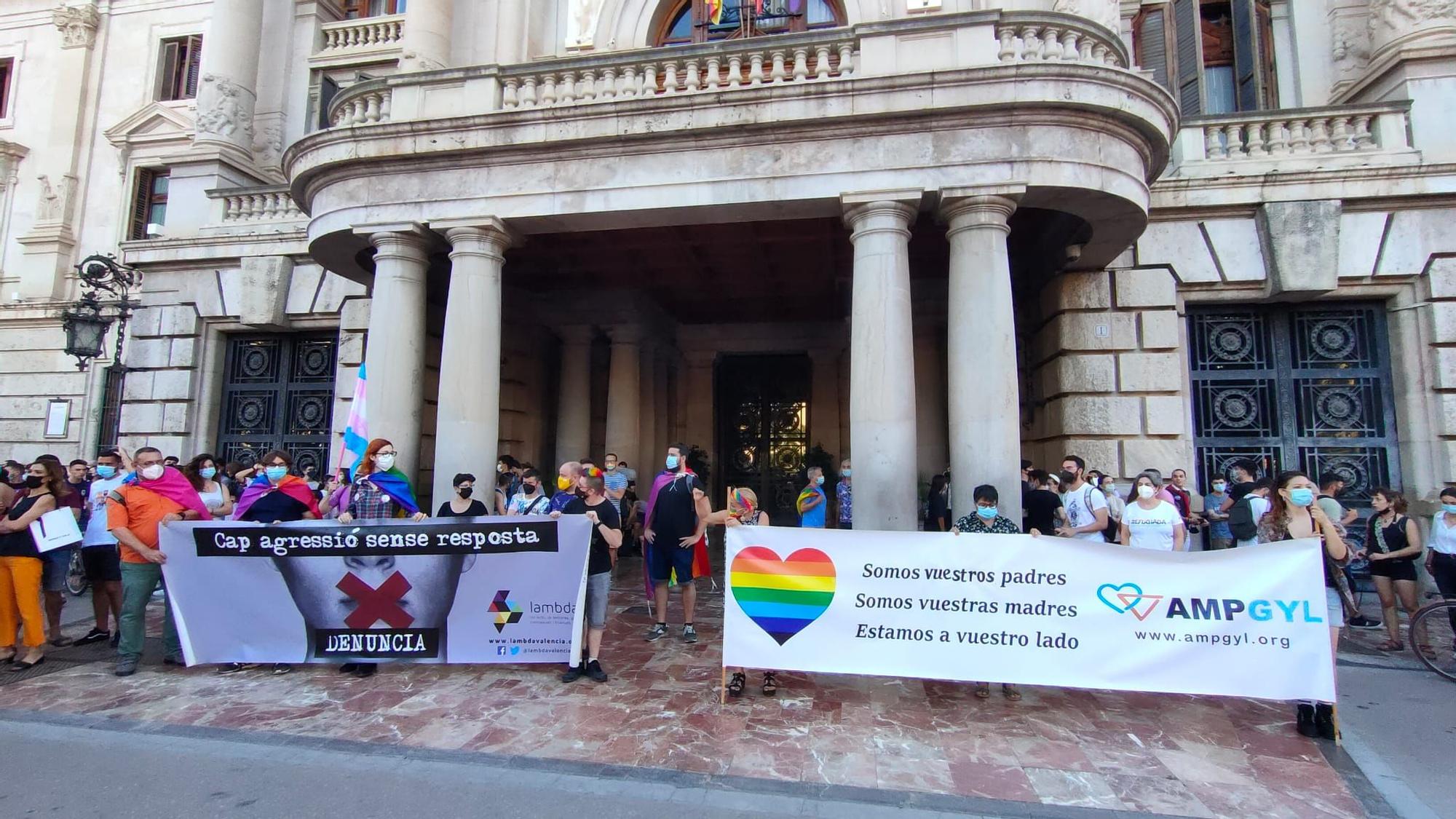 Manifestación pidiendo #JusticiaparaSamuel y contra la homofobia en València