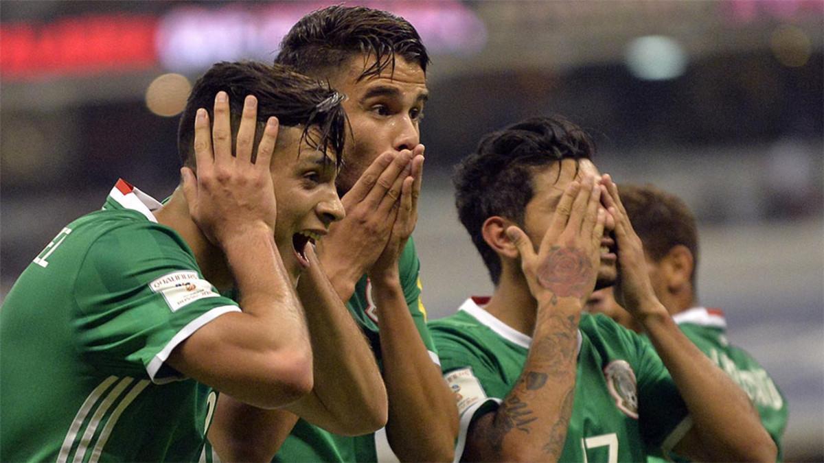 Los jugadores de México celebran la victoria